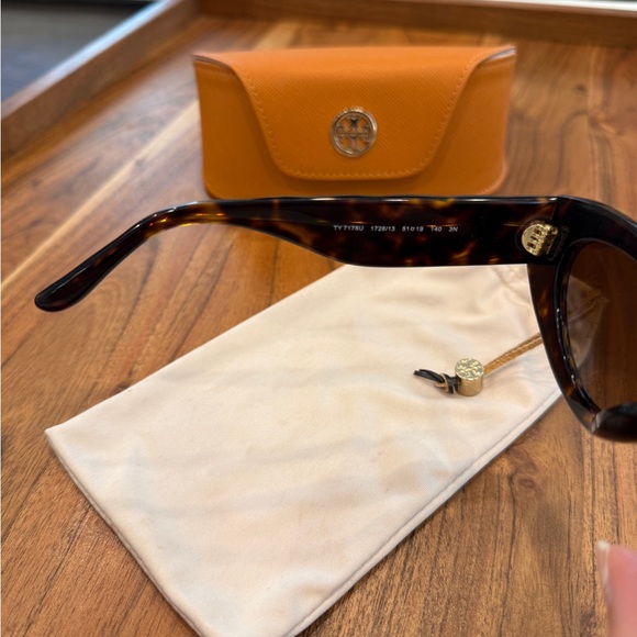 Tory Burch Sunglasses - Picture 5 of 5